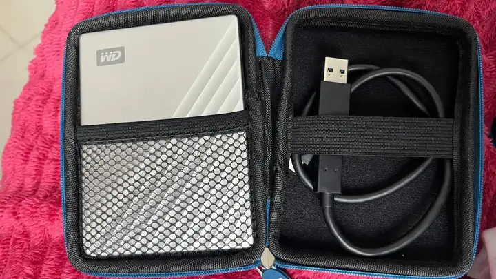 Портативный жесткий диск Western Digital My Passport Ultra 1TB