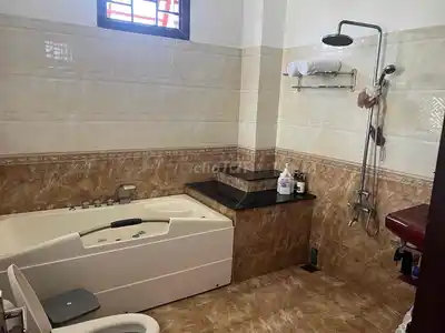 Двухэтажный дом с 3 спальнями у рынка Хоа Суан, улица Ло Зянг 1