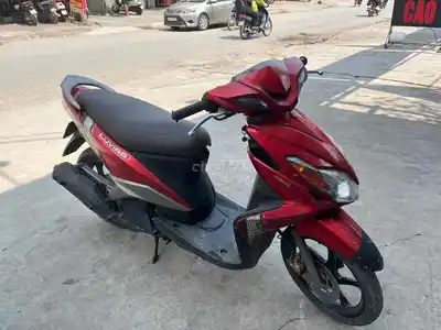 Yamaha Luvias красный скутер