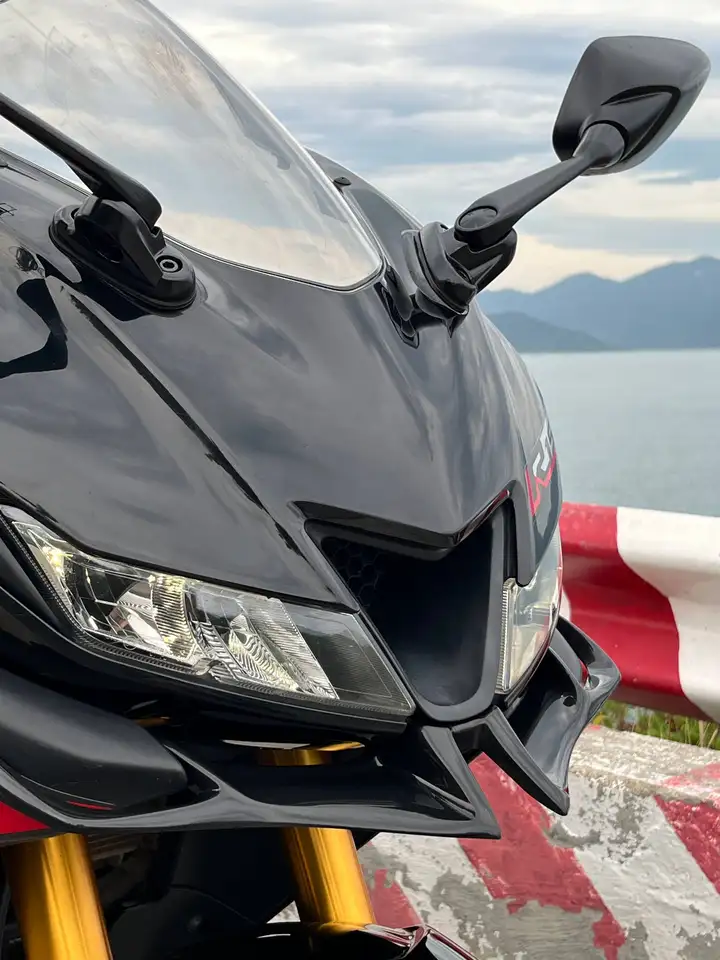 Yamaha R15