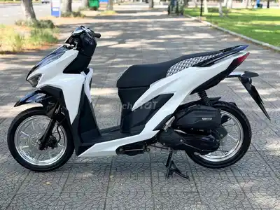 Honda Vario 150 2021 бело-черный, новые хромированные диски