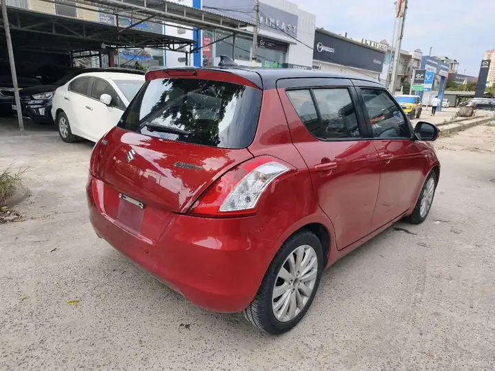 Suzuki Swift 1.4AT 2015 Красный 90000 км