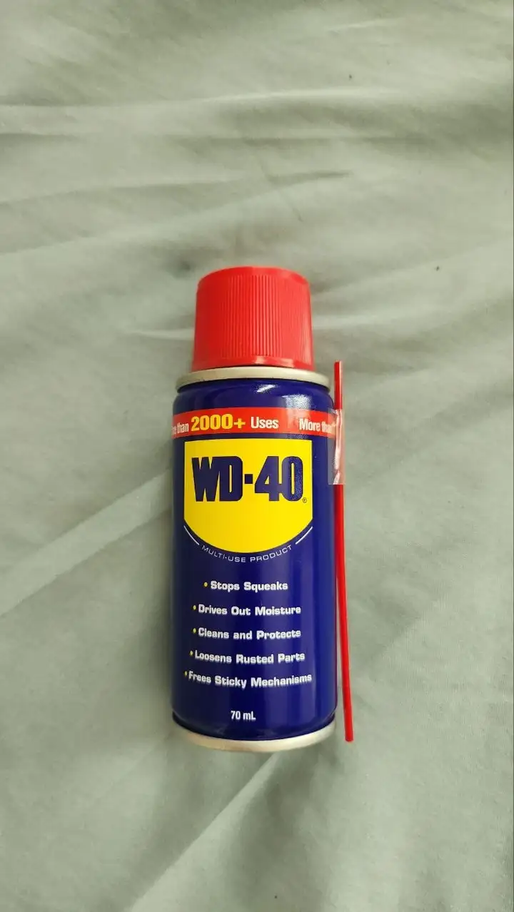 Паяльник, мицелярная вода, чайник, поводок, WD-40, книги