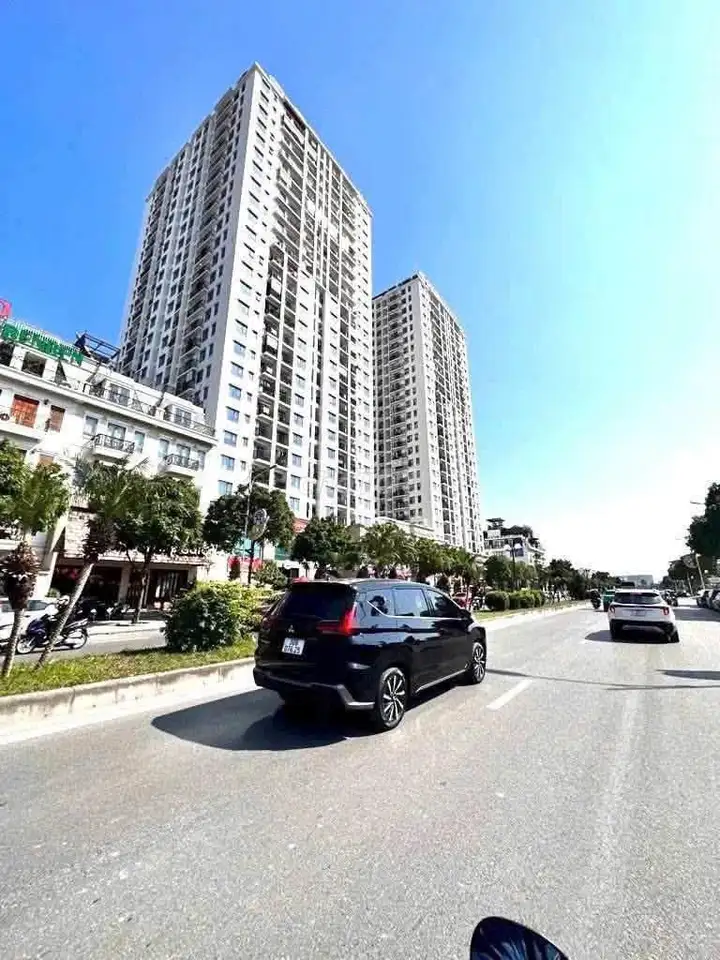 Дом 7 этажей с лифтом в Лонгбиен, дорога 40м, для бизнеса