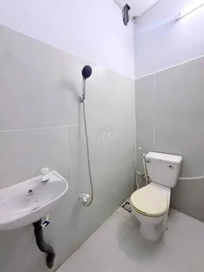 Комната с антресолью и отдельной кухней, просторно и комфортно