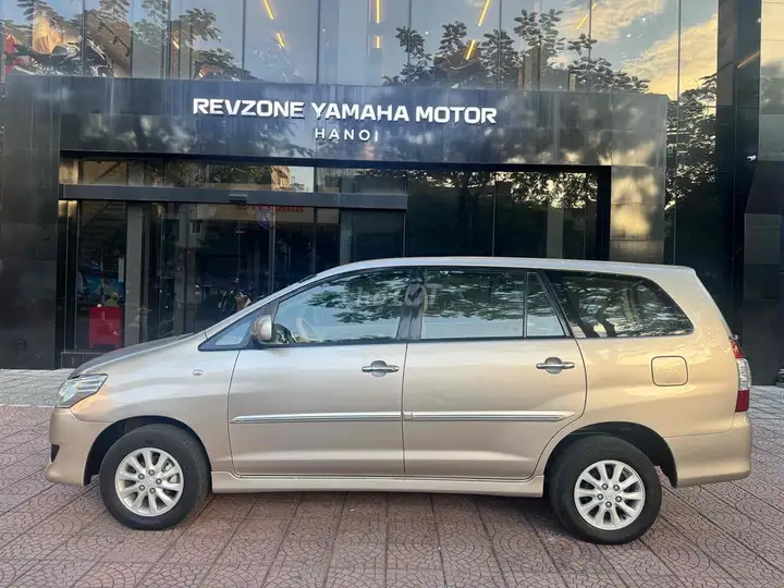 Toyota Innova 2.0 G 2014, АКПП, песочно-желтый