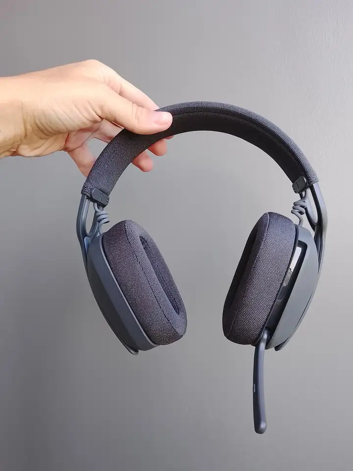 Гарнитура Logitech Zone Vibe 100, наушники Marshall Major IV, босоножки и сабо Massimo Dutti, краска для волос, растение