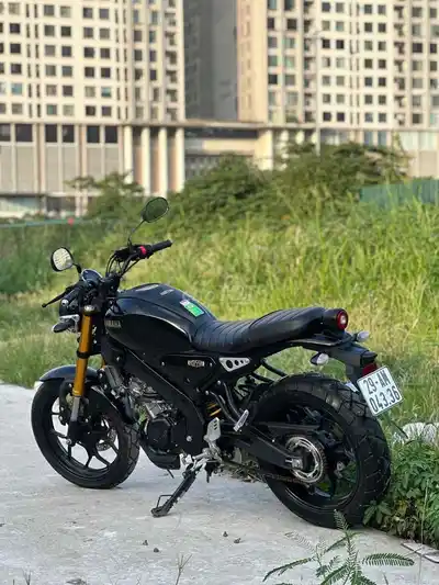 Yamaha XSR155 2025 7.000 км глянцевый черный