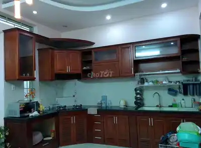Дом с заездом для грузовика на улице Dương Quảng Hàm, район Gò Vấp, 5x18м, 4 спальни