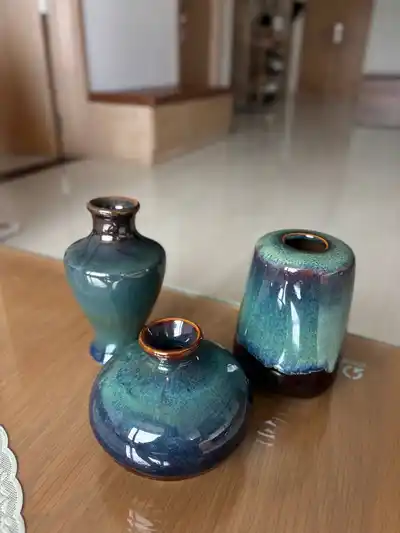 Декоративные керамические вазы, 3 шт.
