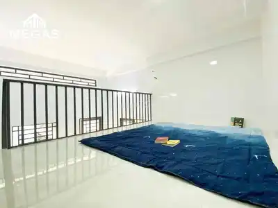 Просторный дуплекс с высоким потолком и окном рядом с HUT, UTE, Thu Duc
