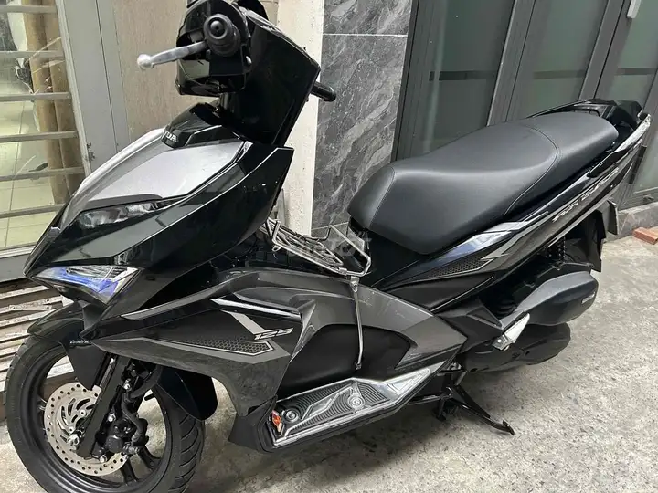 Honda Airblade 125cc 2018, черный-серый, пробег 24610 км, состояние 90%