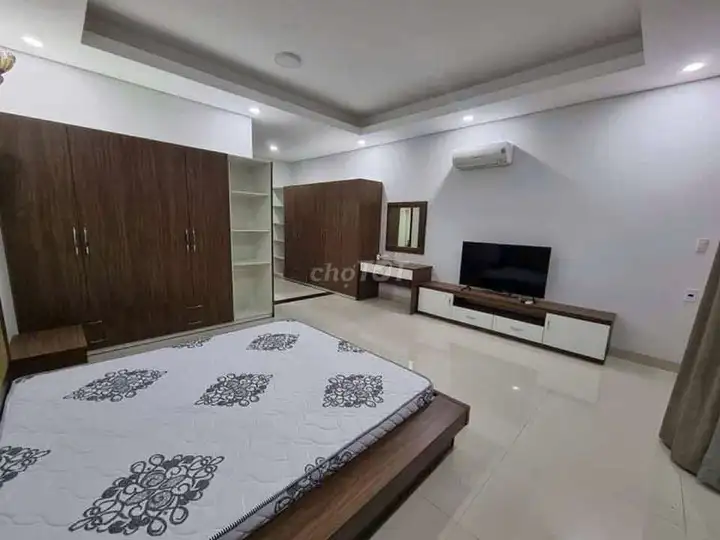 Красивый 4-этажный дом, 4 сп., фасад дороги 15м, МКР Куок Тьеты Да Фыок