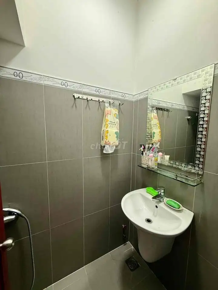 Дом 4 этажа, 76м2, Хо Хок Лам, Бинь Тан. Переулок 4м