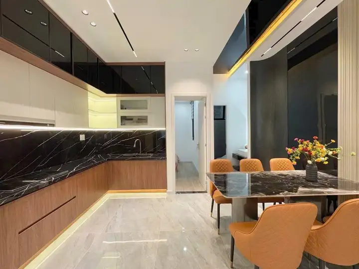 Дом 4 этажа, 4 спальни, 56 м²
