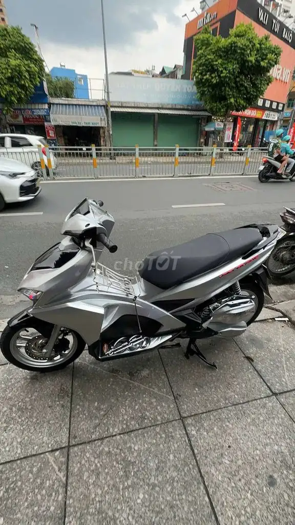 Honda Air Blade 2017 серебристый б/у