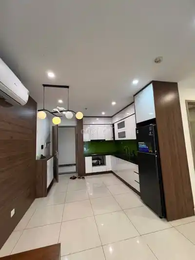 Квартира с 3 спальнями и мебелью на среднем этаже S1 Vinhomes Smart City