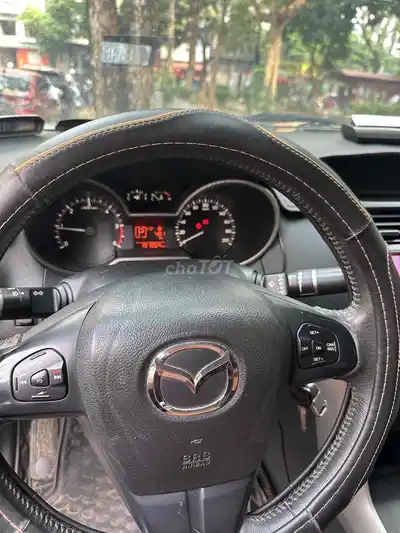 Мазда BT50 3.2 серебристая