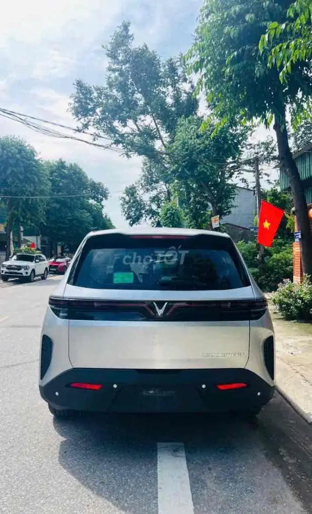 VinFast Limo Green 2025 Серебристый 9900км