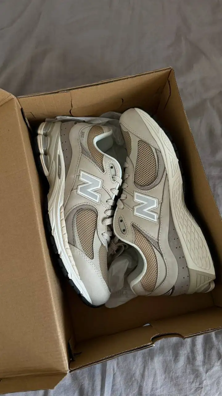 New Balance 2002r