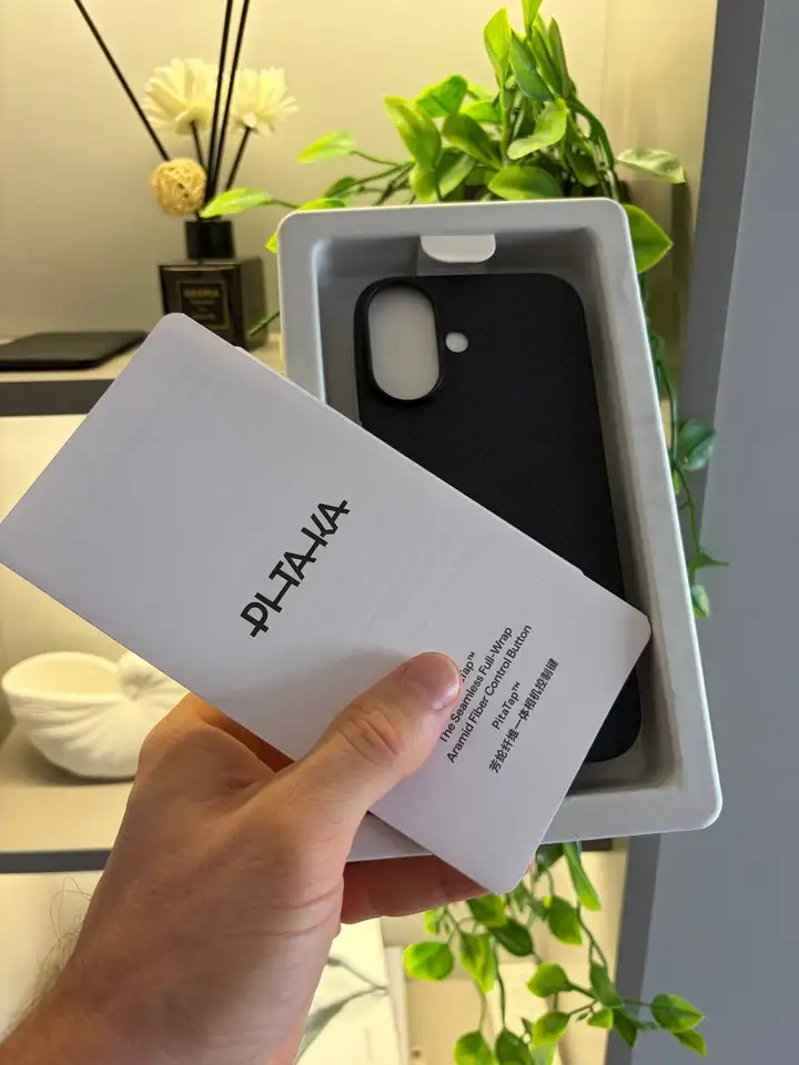 Чехол Pitaka для iPhone 17