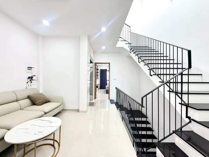 Дом с 3 спальнями, 4 этажа, лифт, 400 м²
