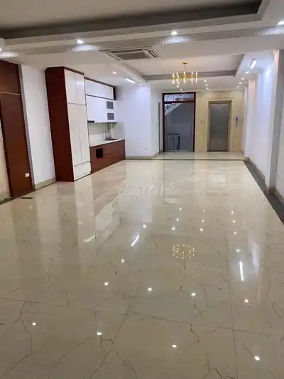 Дом целиком в районе Нам Чунг Йен, Кау Зяй, с лифтом
