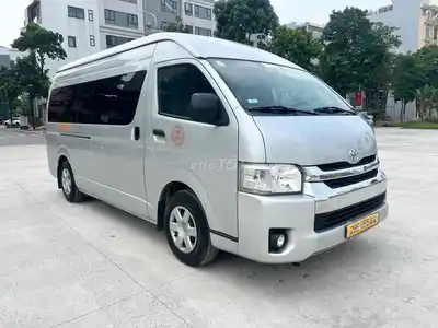 Toyota HIACE 2018 дизель серебристый