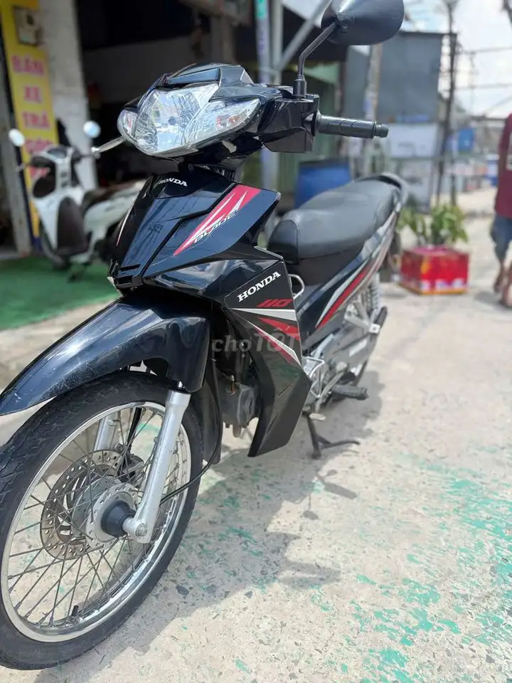 Honda Wave Blade 110 2018 черный/красный в отличном состоянии, оригинал