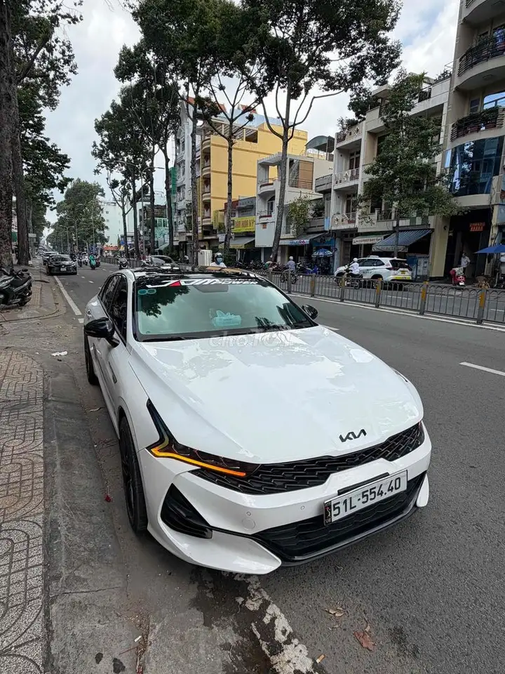KIA K5 Premium 2022 Белый 33k км