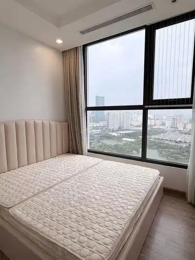 Аренда квартиры с 3 спальнями в Vinhomes Greenbay с видом на озеро