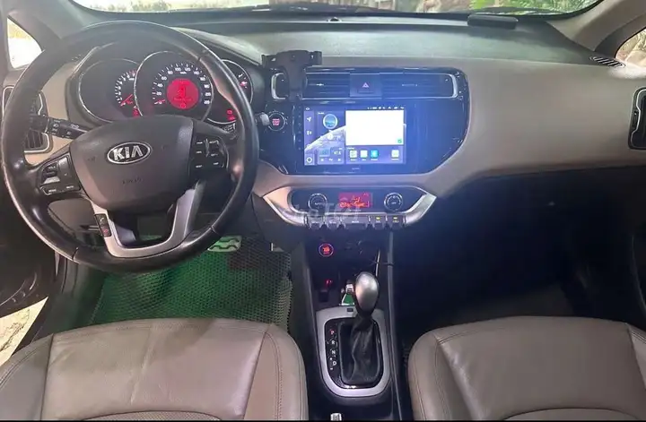 Kia Rio, коричневая, автомат, 132 568 км