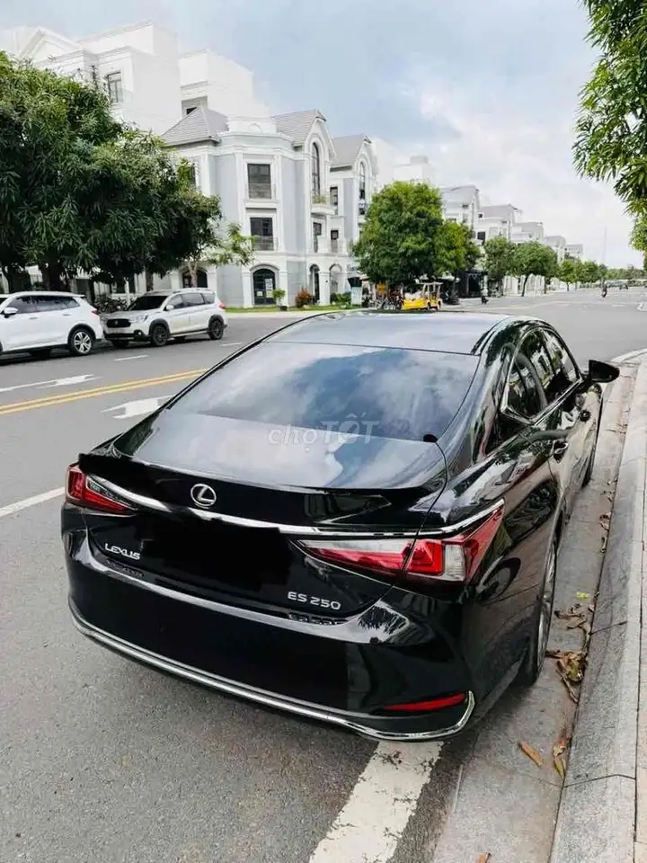 Lexus ES 250 2025, черный, 16 038 км