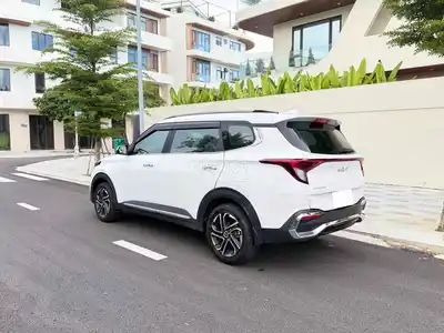 KIA CARENS 1.5G LUXURY 2024 Белый 7 мест