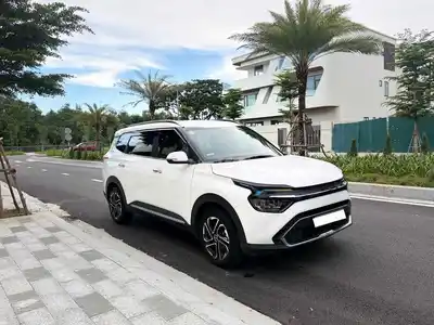 KIA CARENS 1.5G LUXURY 2024 Белый 7 мест