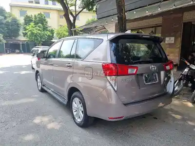 Toyota Innova 2018 автомат коричневый велюр