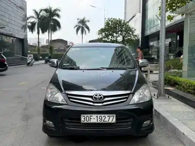 Toyota Innova 2009 автомат, черный