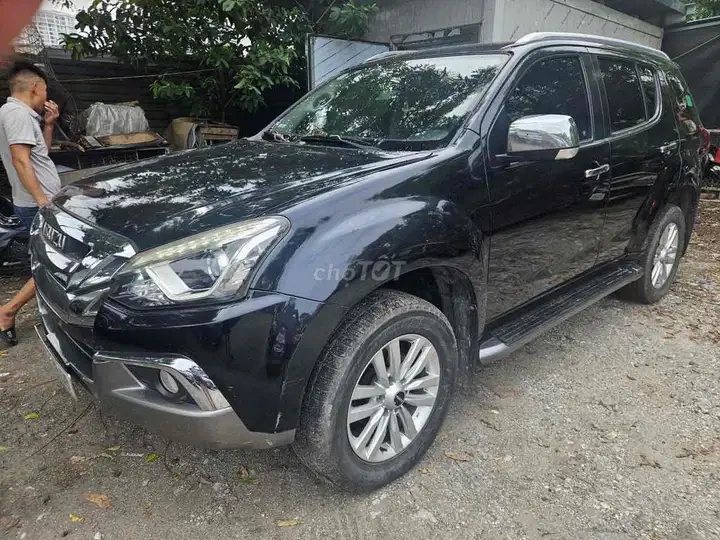 Isuzu Mu-X Limited, дизель, черный, 4WD, АКПП