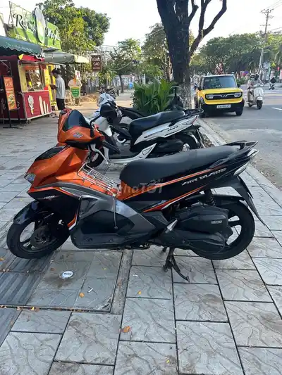 Honda Air Blade 2016 Черно-оранжевый