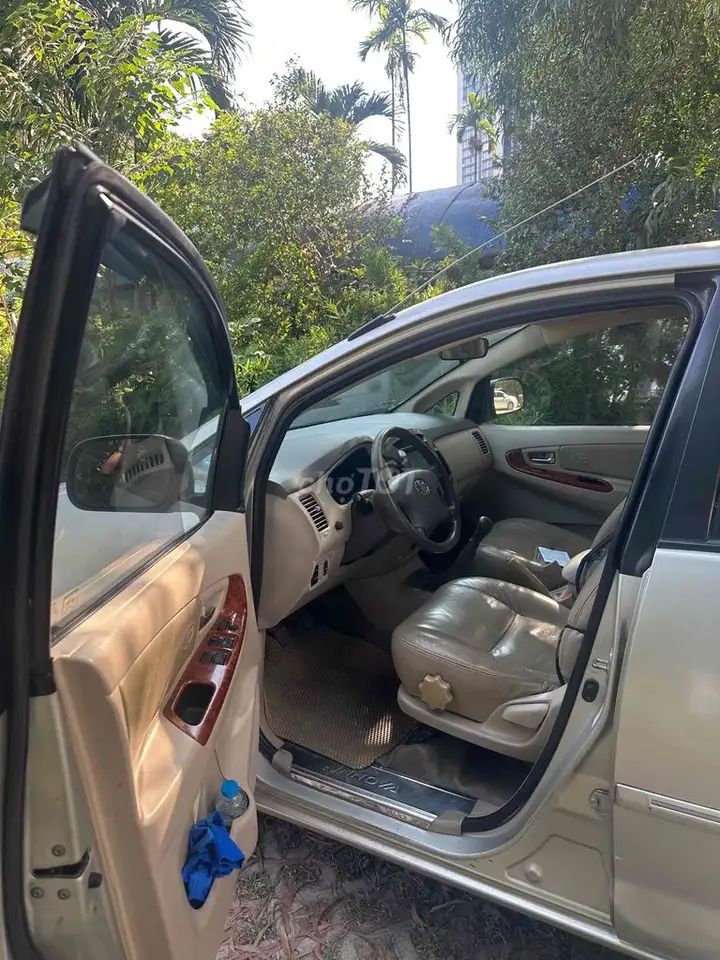 Toyota Innova G 2008 Серебристый 7 мест
