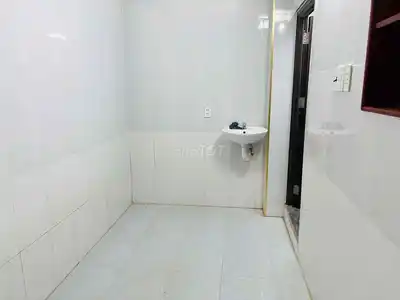 Дом в переулке Ле До, вблизи главной дороги