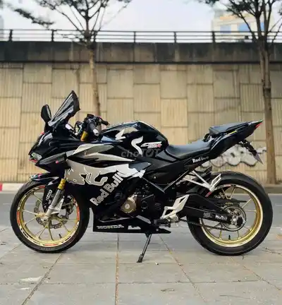 Honda CBR 150R ABS 2025 черный Япония почти новый