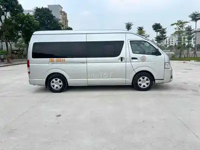 Toyota HIACE 2018 дизель серебристый