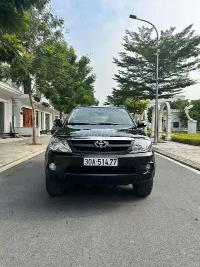 Toyota Fortuner бензин автомат чёрный 7 мест