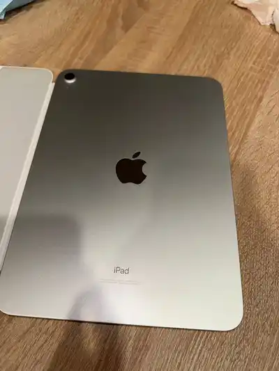 iPad 10 (серебристый)