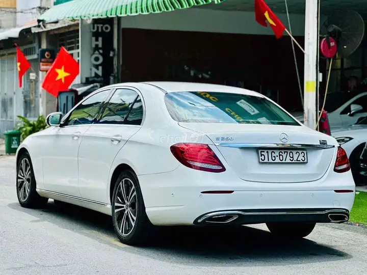 Mercedes-Benz E250 2017 Модель 2018 Белый
