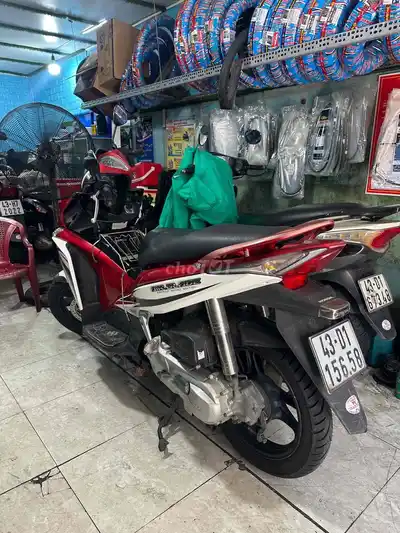 Honda Air Blade красно-бело-черный