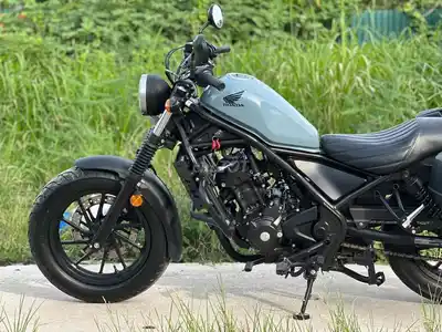 Honda Rebel 300 в синем цвете