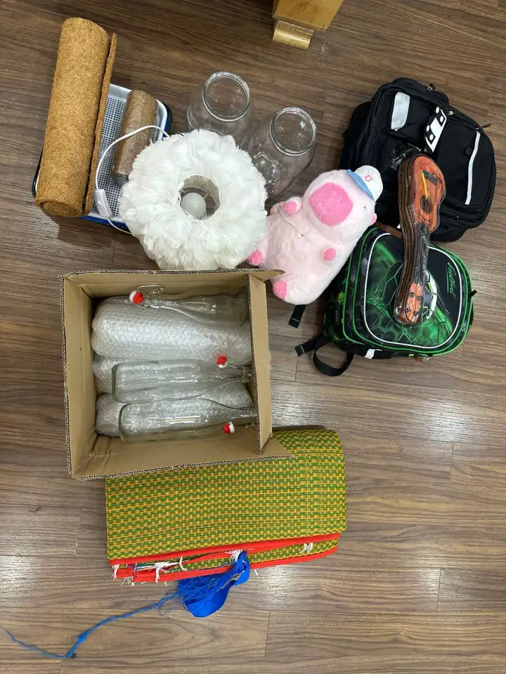 Бесплатные вещи: банки, бутылки, рюкзаки, игрушки, лампа