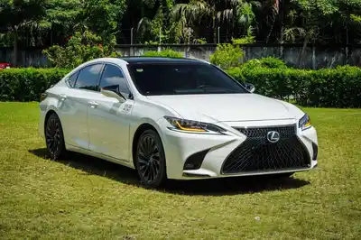 Lexus ES250 модель 2020 года Чрезвычайно красивый жемчужно-белый
